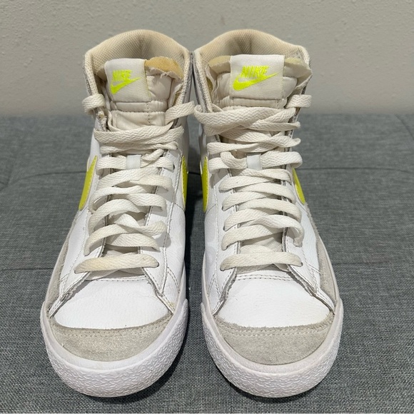 Nike Women's Nike Blazer Mid 77 White Lemon Venom Sneaker - Picture 3 of 10